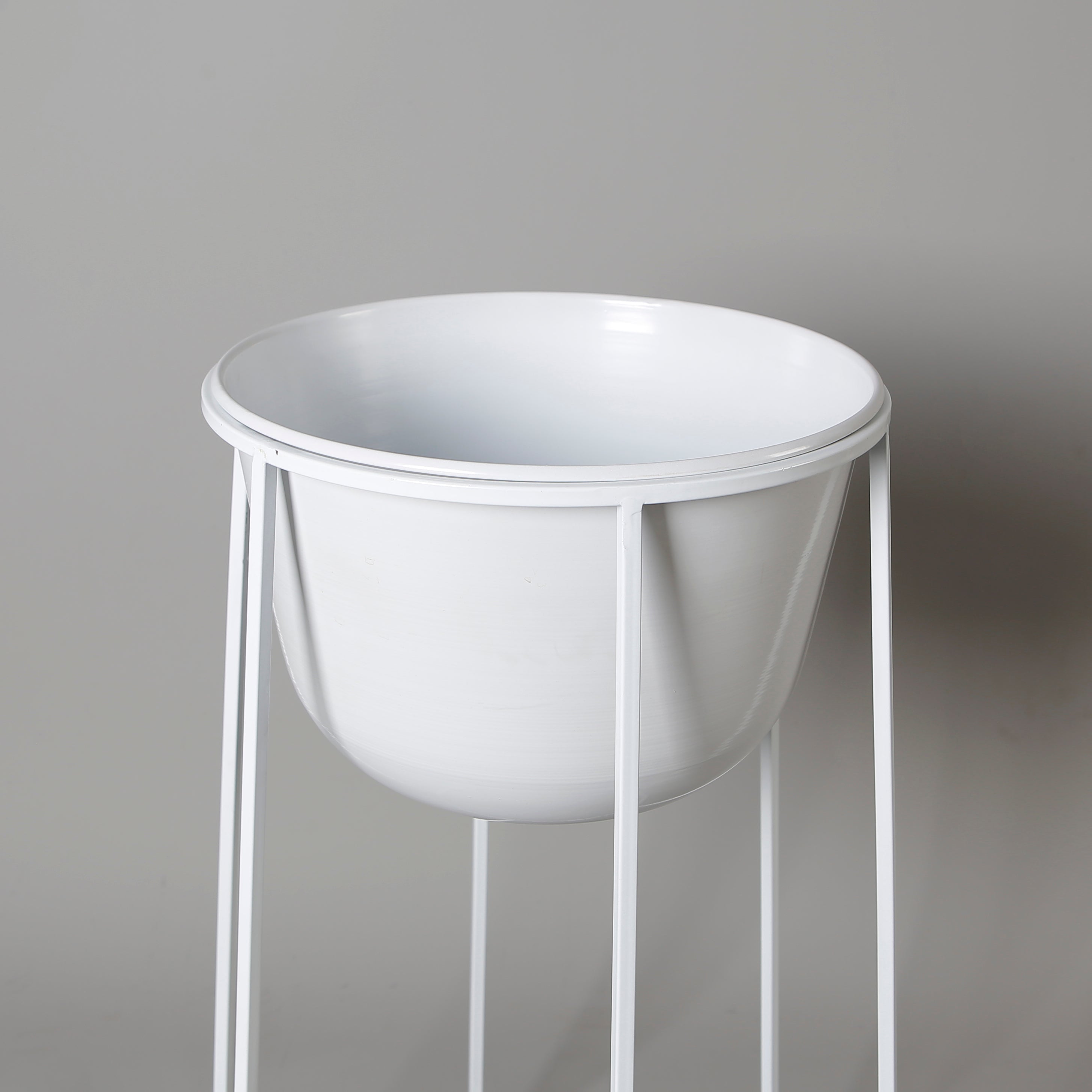 Fazel White Raised Metal Pot Planter 2’