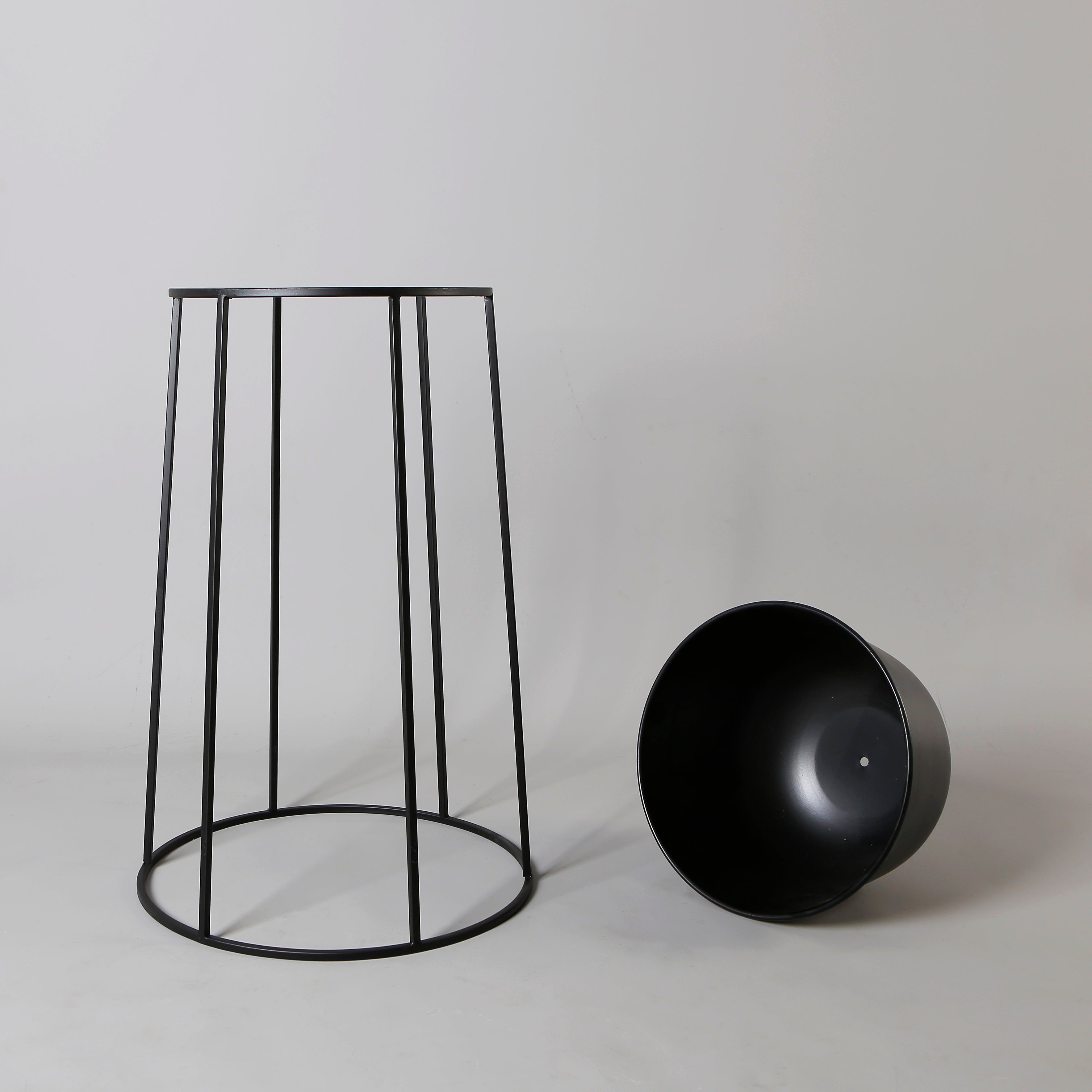 Fazel Black Raised Metal Pot Planter 2’