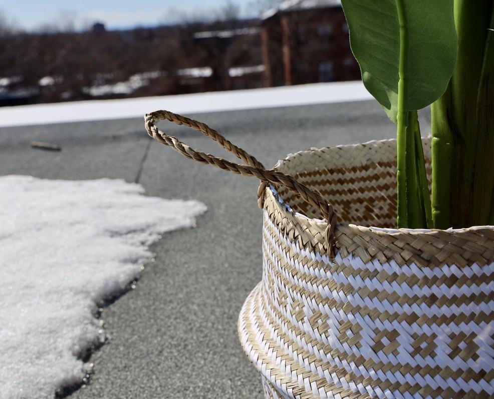 Isak - Seagrass Basket With White Decoration